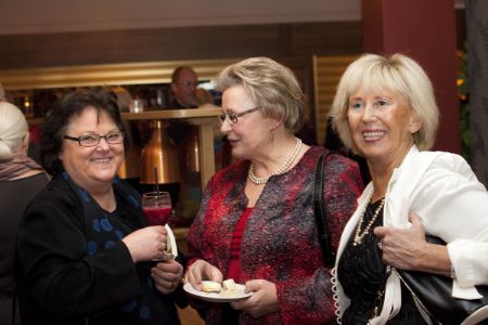 Professorerna Christina Fjellström, NOAK, och Karin Axelsson, LTU 